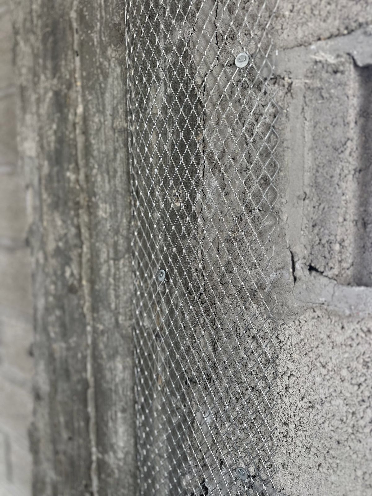 Expanded metal mesh at block-concrete joint
