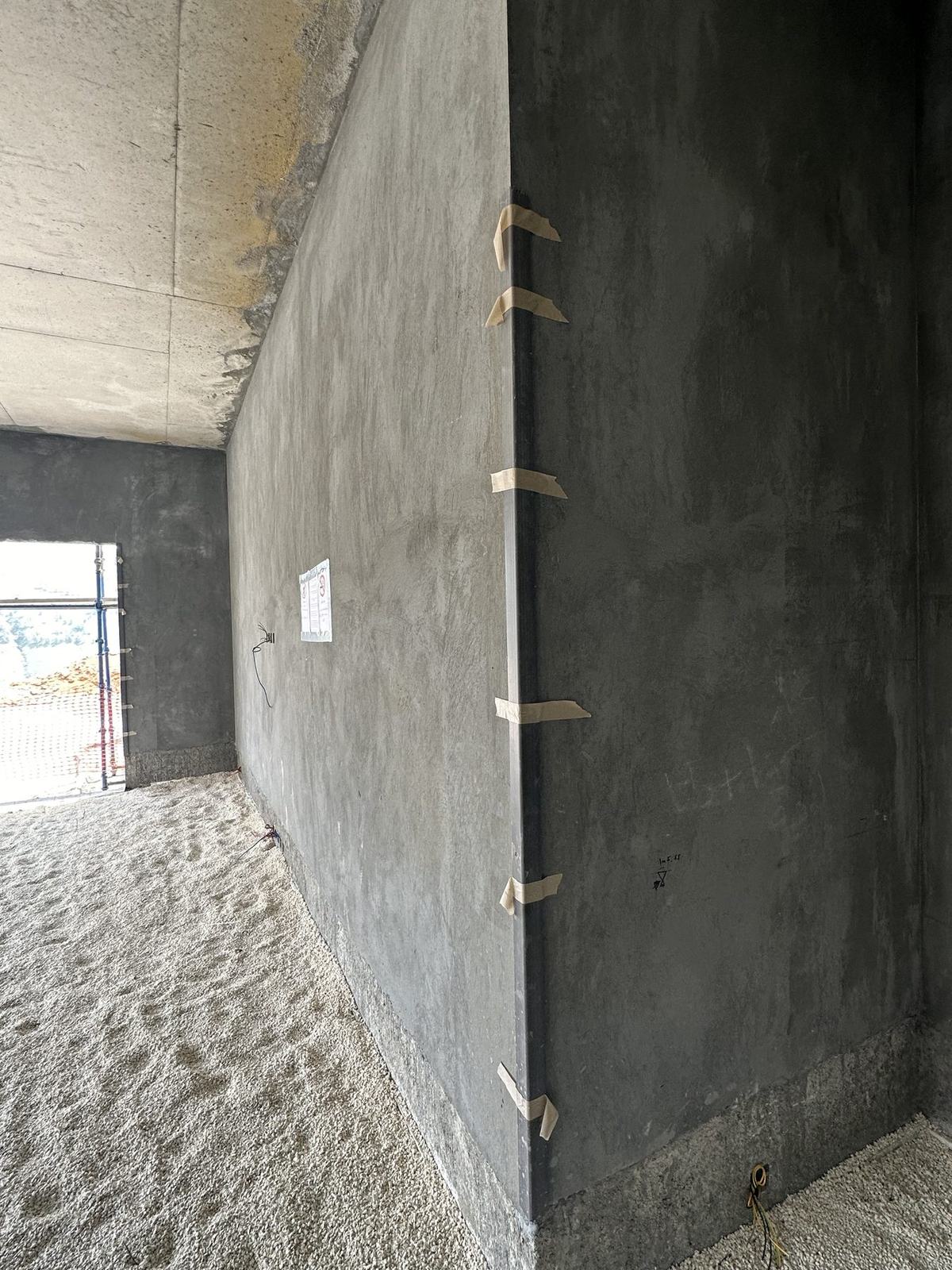 Plaster corners set with straight edges