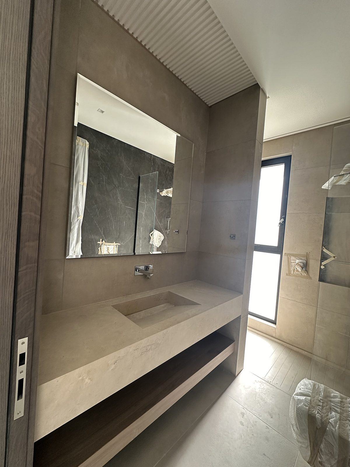 Stone vanity with integrated basin
