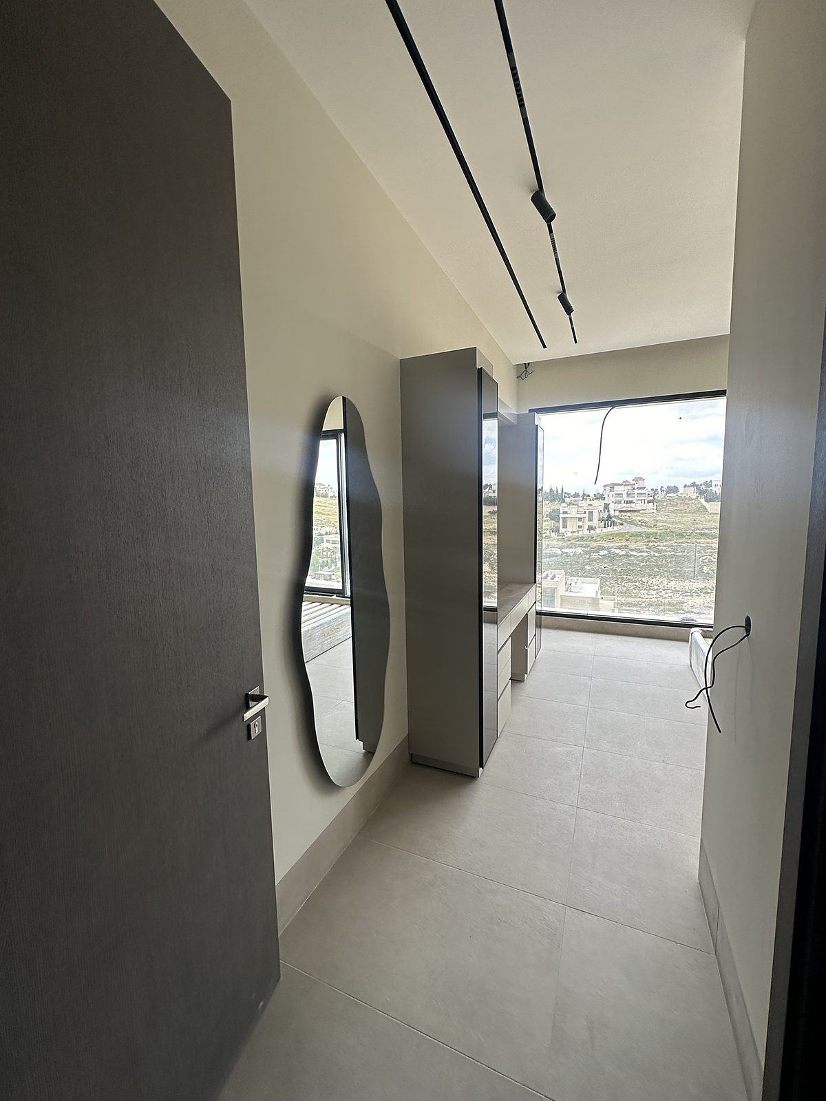 Dressing room with organic mirror